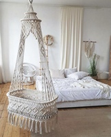 Lit de bébé balançoire en macramé fait à la main doux et confortable nouveau-né suspendu lit de couchage pour bébé tricoté à la main pour la décoration de chambre d'enfants