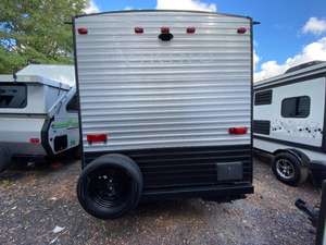 Autocaravana F-o-r-e-s-t R-i-v-e-r V-i-k-i-n-g 17FQS usada del 2021, lista para vender - Product Image 3