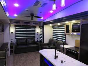 F-O-R-E-S-T R-I-V-E-R C-H-E-R-O-K-E-E A-R-C-T-I-C W-O-L-F 3-6-6-0-S-U-I-T-E d'occasion 2022 à vendre - Product Image 5