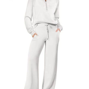Ensemble décontracté deux pièces pour femme : survêtement bleu poudré à col montant et fermeture éclair, pull épais et pantalon de survêtement large assorti - Product Image 4