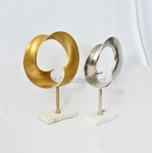 Sculpture papillon en aluminium avec base en marbre blanc pour centre de table Sculpture de finition dorée pour la décoration intérieure - Product Image 4