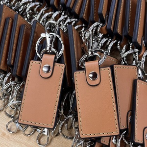 Porte-clés en cuir personnalisable avec impression de logo Design léger et durable Parfait pour les événements de marque et un usage quotidien - Product Image 4