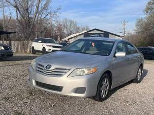 รถยนต์โตโยต้า แคมรี่ LE ปี 2011 แบบ 4 ประตู ใช้งานมาอย่างดี - Product Image 2