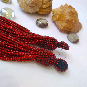 ต่างหูพู่ประดับลูกปัดสีดำและสีทองแบบไล่เฉด, ต่างหู Oscar de La ประดับลูกปัดเม็ดเล็ก ต่างหูยาวแบบโดดเด่น - Product Image 5