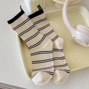 Vente en gros Printemps Automne Femmes Rayé Style Mi-Mollet Slouch Chaussettes Décontractées Mode Chaussettes - Product Image 4