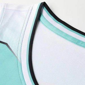 Prix de gros sur mesure, uniforme de basket-ball respirant réversible, vêtements d'équipe professionnels avec style de jeu de sublimation OEM - Product Image 4