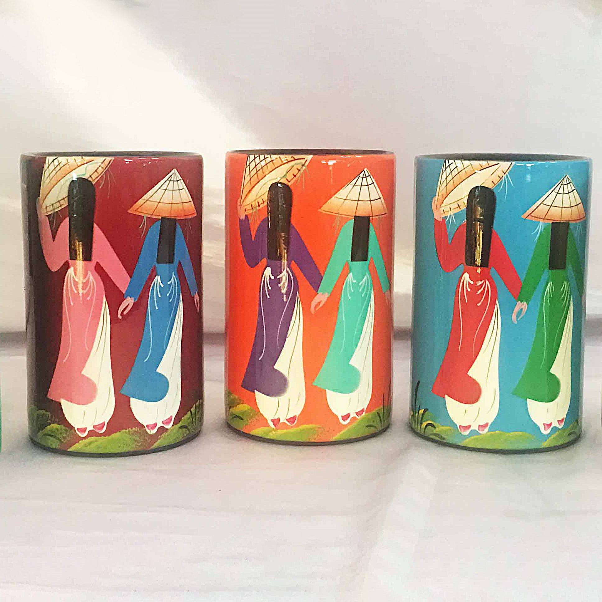 มีสีสัน