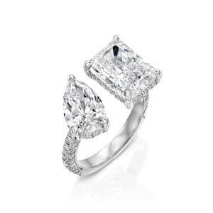 Bague de fiançailles à double pierre en forme de poire et de radiant de 6,50 carats, bague en diamant unique, bague Toi et Moi, bague Vous et Moi, or blanc 18 carats - Product Image 3
