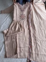 Kurti pantalon dupatta en soie romaine de couleur étonnante avec broderie et travail de sequins, fabricant de mode féminine au prix le plus bas
