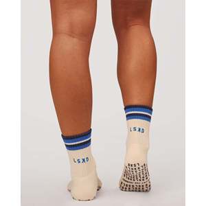 Chaussettes de Pilates Revitalise Grip 2.0 - Respirantes, anti-transpiration, adaptées aux diabétiques, sportives, tricotées pour l'intérieur avec logo personnalisé - Product Image 2