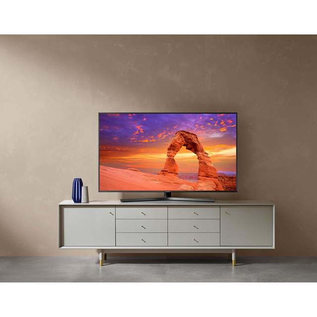For 55-Inch LED Smart 120Hz Ultra Dimming TV with Dynamic Range Remote Control Voice Assistant UHD Resolution for Hotels