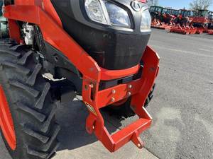 Tracteur MFWD à cadre étroit 75 CV M4N-071HDC12 2022 : Puissance et précision à haute productivité avec composants moteur et pompe essentiels - Product Image 5