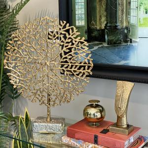 Escultura de aluminio de aspecto elegante Escultura de centro de mesa de metal chapado en oro de alta calidad con base redondeada para la venta - Product Image 5