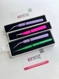 Pince à épiler professionnelle en acier inoxydable pour extensions de cils, avec revêtement en poudre rose, violet et vert, pour volume et isolation - Product Image 1