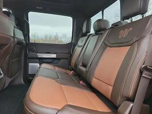 Ford F-350 King Ranch 2023 d'occasion, conduite à gauche, turbo, transmission intégrale, sièges en cuir, intérieur clair, automatique, caméra arrière R18 - Product Image 3