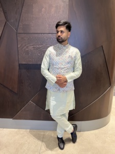 Premium algodón mandarín cuello Kurta payjama conjunto con jequard trabajo y koti perfecto para todas las ocasiones - Product Image 2