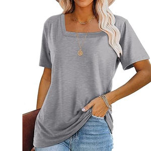 Camiseta gris de manga corta con cuello cuadrado informal para mujer, diseño de estampado bordado de Color sólido, logotipo de Material de lona de poliéster - Product Image 1