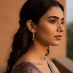 Boucles d'oreilles vintage en argent 925 avec pendentif en or plaqué, design en forme de larme avec pierre de cornaline orange, émeraude et perle pour femmes - Product Image 1