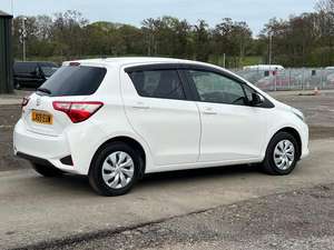 Toyota ASV Vitzz 2014 en Perfectas Condiciones, Super Limpio, Transmisión Automática y Manual Disponible, Volante a la Izquierda, Interior Oscuro - Product Image 4