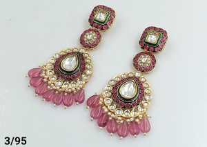 ต่างหูอินเดียแบบดั้งเดิมและทันสมัย kundan ชุบทองพร้อมต่างหูมุกและต่างหูบอลลีวูดสำหรับผู้หญิงและเด็กผู้หญิง - Product Image 5