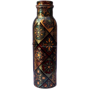 Bouteille traditionnelle en cuivre conçue pour une hydratation saine idéale pour les maisons de yoga et les utilisateurs écologiques Tradebyd - Product Image 2