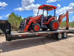 Tractor retroexcavador Kubota M62 usado, 62HP, poco uso, solo 62 horas, excelente estado, motor y caja de cambios completamente funcionales. - Product Image 2