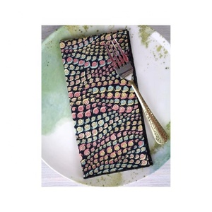 Juegos de servilletas de mesa de moda con absorción de agua ultrafina de algodón orgánico con lunares blancos bordados de Navidad con clase superior - Product Image 4