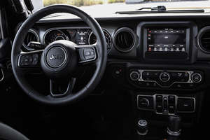 Jeep Wrangler Sport 4 portes 4x4 SUV Turbo Automatique Sièges en cuir Foncé R20 Phares LED électriques Caméra arrière 360° 2023 - Product Image 4