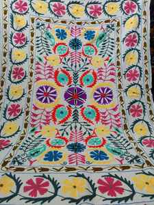 Courtepointes en broderie suzani brodées à la main sur mesure idéales pour les créateurs de vêtements pour la fabrication de vestes - Product Image 2