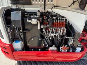 รถขุดขนาดเล็ก TAKEUCHI TB235-2 เครื่องยนต์ดีเซล 24.4 แรงม้า ห้องโดยสารแบบปิด ได้รับการรับรองมาตรฐาน EPA และ CE ระบบไฮดรอลิกเสริม 2 สปีด - Product Image 3