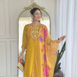 ด้านล่างของ Chanderi kurti ปักพิเศษพร้อมแคตตาล็อกเต็มรูปแบบ dupatta - Product Image 1