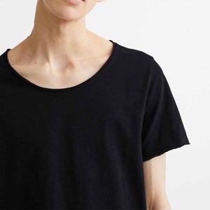 Camiseta ajustada en suave Jersey de algodón. Cuello redondo con ribete finamente acanalado y dobladillo de corte recto Camiseta de secado rápido para hombres - Product Image 5
