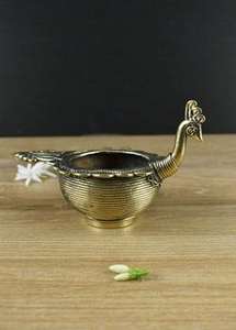 Plateau à cendres en forme de cygne plaqué or avec finition polie miroir, parfait pour les briquets et les accessoires pour fumeurs personnalisés - Product Image 3