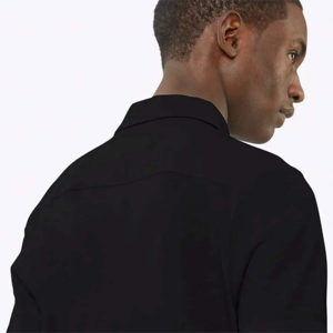 Polos de dobladillo curvo de alto rendimiento para atletas: material que absorbe la humedad, protección UV disponible en una gama de colores atléticos - Product Image 6