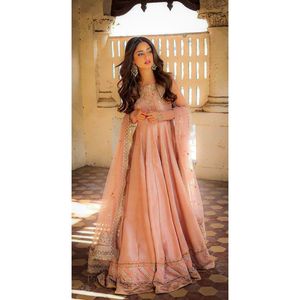 Vestidos Elegantes de Gasa Rosa Claro en Línea, Diseño Superior Suave y Estilizado - Product Image 3