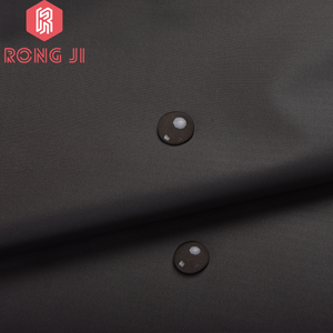 Tela Impermeable de PVC Brillante de Tono a Tono, Funcional, 100% Poliéster, Resistente al Encogimiento, Tafetán 210T, para Impermeables - Product Image 2