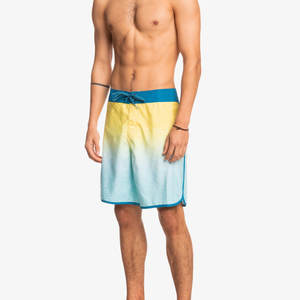 Pantalones cortos de playa cómodos para hombres con bolsillos laterales y estampados gráficos geniales para viajes Pantalones cortos de playa para hombres con material de secado rápido - Product Image 4