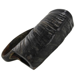 Tasse traditionnelle en corne de Viking avec base en bois | Cadeau de verres nordiques fabriqués à la main pour vos amis. - Product Image 4