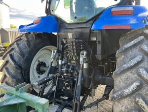 PROVEEDOR VERIFICADO de Tractor Usado New Holland T6070 con Cargador New Holland 840T con Cucharón de 8 Pies y Garra de 4 Dientes - Product Image 5