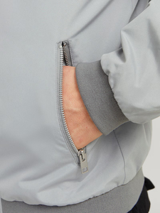 Chaqueta Bomber con Capucha para Hombre, Diseño Único, con Cuello Alto, Logotipo Frontal, Transpirable, Hecha en Pakistán, de Lana/Poliéster, Estilo Casual Otoñal AKO - Product Image 4