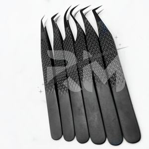 Pinzas de extensión de pestañas con punta de color negro y plasma recubierto de polvo negro RMI y agarre de diamante y punta de fibra - Product Image 2