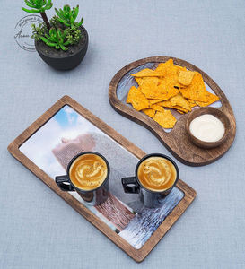 Bandeja para aperitivos de madera hecha a mano con incrustaciones de resina, perfecta para servir aperitivos de frutas secas y aperitivos con estilo - Product Image 2