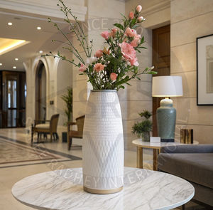 Vases à fleurs contemporains pour maisons et hôtels de luxe - Product Image 1