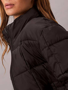 Chaqueta acolchada ligera con cuello levantado negro personalizado de último diseño, chaqueta de burbujas resistente al agua, chaqueta acolchada de plumón de ganso para mujer - Product Image 6
