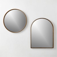 Miroir mural arqué Tesou en argent avec finition en feuille d'or antique, forme et épaisseur personnalisées, design moderne décoratif