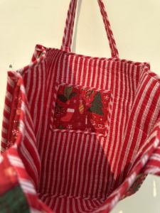 Bolso de playa Kantha de algodón hecho a mano con estampado navideño para mujer, bolso abierto con parte superior, dos forros de lona, hermoso hombro acolchado para viajes - Product Image 3