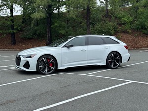 Blanco Glaciar Metálico 2022 RS 6 Avant SUV de Lujo de Alto Rendimiento Turboalimentado con Tracción en las Cuatro Ruedas - Product Image 4