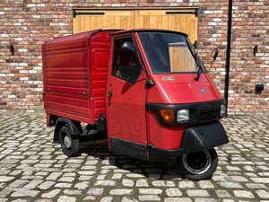 Vente en gros Piaggio Ape 50 Modèle 2025 Tricycle motorisé à trois roues pour passagers, capacité de charge de 1000 kg, 4 passagers, café - Product Image 3