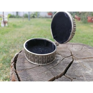 กล่องเครื่องประดับทำมือโลหะเงินทรงกลมขนาดเล็กที่จัดระเบียบแบบคลาสสิกสำหรับแหวนต่างหูกำไลจัดแสดงตกแต่ง - Product Image 5