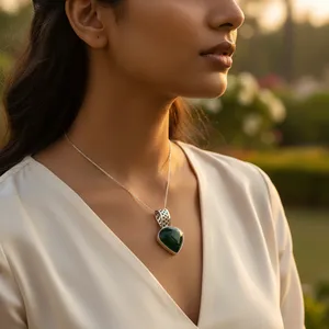 Pendentif solitaire géométrique en argent 925 avec pierre de jade taille poire sertie clos, forme goutte d'eau classique, pour femme, usage quotidien - Product Image 2